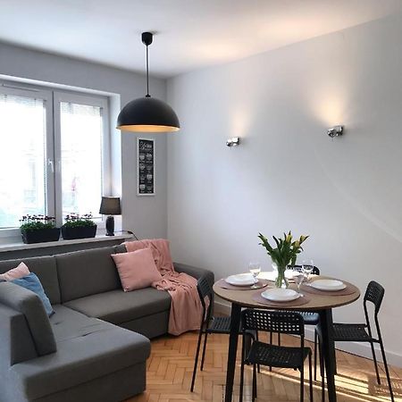 Klimatyczny Apartament Pod Ratuszem -Ul. Slaska 2 Czestochowa Luaran gambar