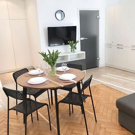 Klimatyczny Apartament Pod Ratuszem -Ul. Slaska 2 Czestochowa Luaran gambar