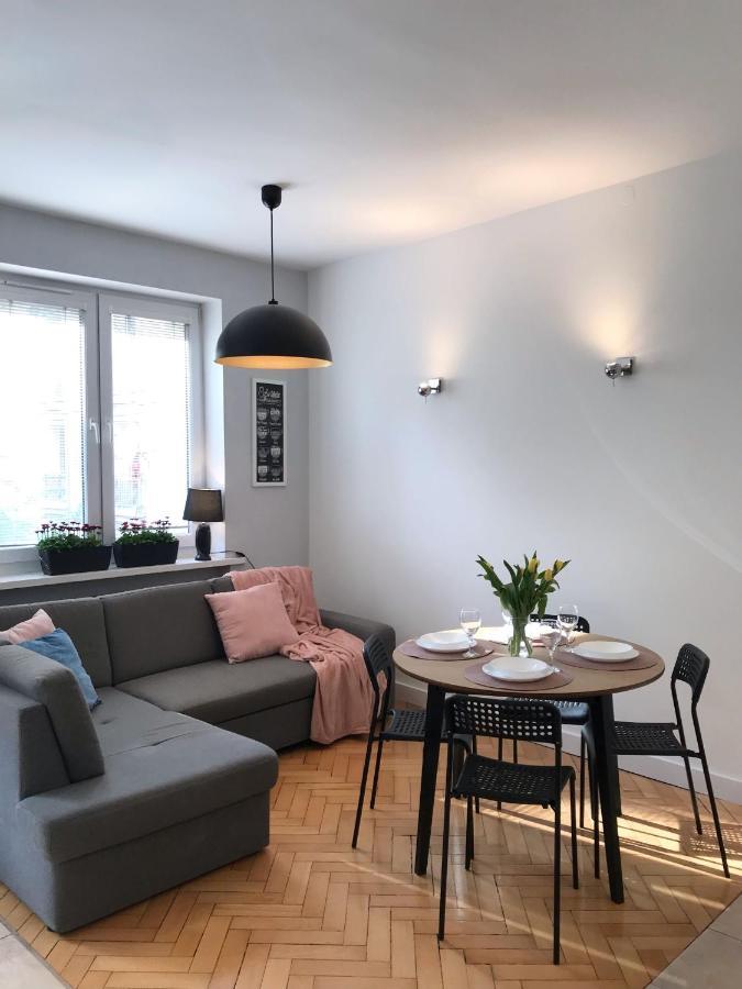Klimatyczny Apartament Pod Ratuszem -Ul. Slaska 2 Czestochowa Luaran gambar