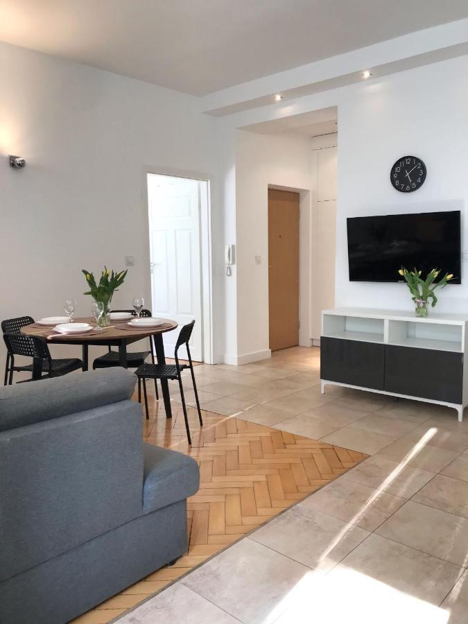 Klimatyczny Apartament Pod Ratuszem -Ul. Slaska 2 Czestochowa Luaran gambar